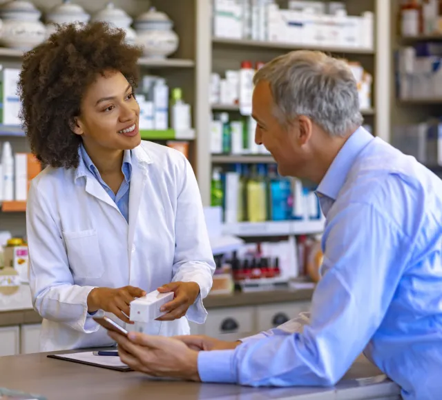 Apotheker en patiënt - FarmaContent